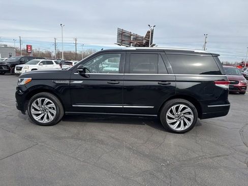 Used 2024 Lincoln Navigator Reserve image 6