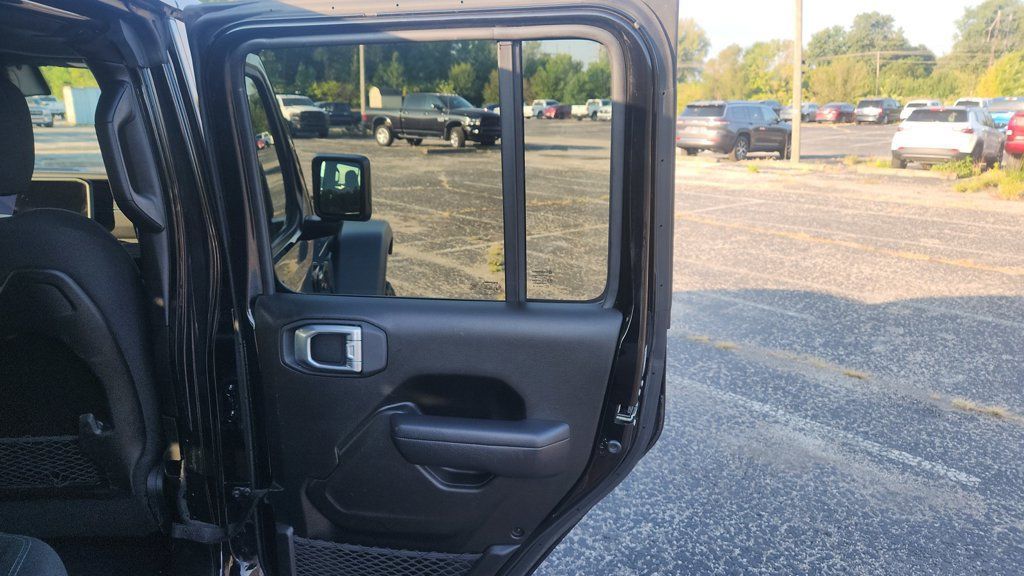 Used 2024 Jeep Wrangler Unlimited Rubicon 4xe AWD/4WD image 12