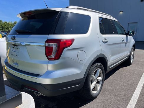 Used 2018 Ford Explorer XLT w/ Equipment Group 201A FWD image 5