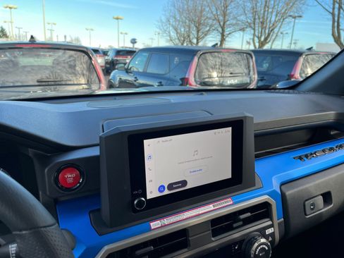 Used 2025 Toyota Tacoma TRD Off-Road image 18