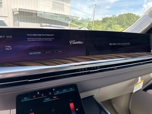 New 2026 Cadillac Escalade Platinum Sport w/ LPO, Floor Liner Package AWD/4WD image 24