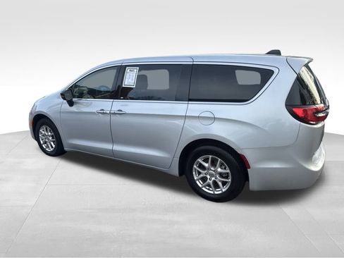 Used 2023 Ford Expedition XLT image 29