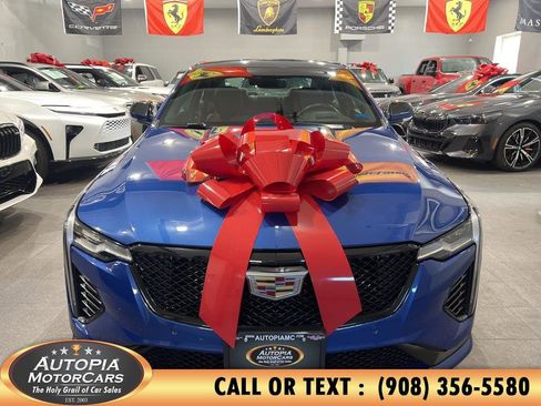 Used 2022 Cadillac CT4 V RWD image 9