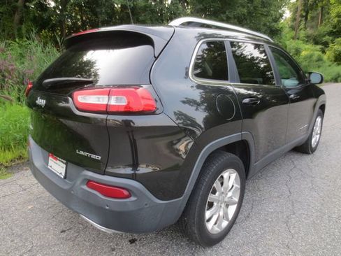 Used 2016 Jeep Cherokee Limited w/ Luxury Group AWD/4WD image 4