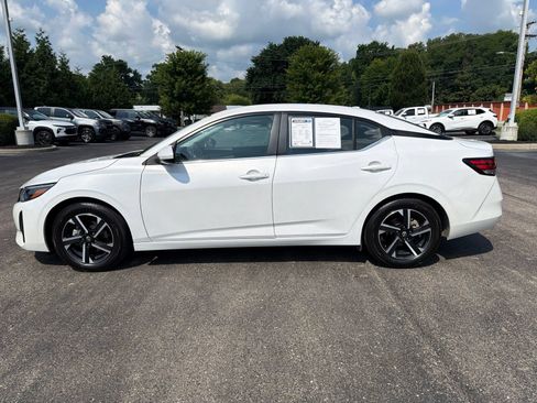 Used 2024 Nissan Sentra SV FWD image 2