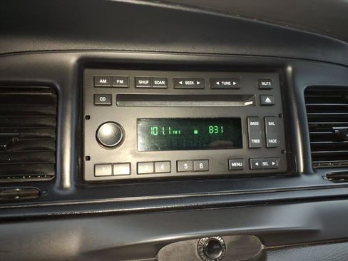 Used 2008 Ford Crown Victoria Police Interceptor image 17