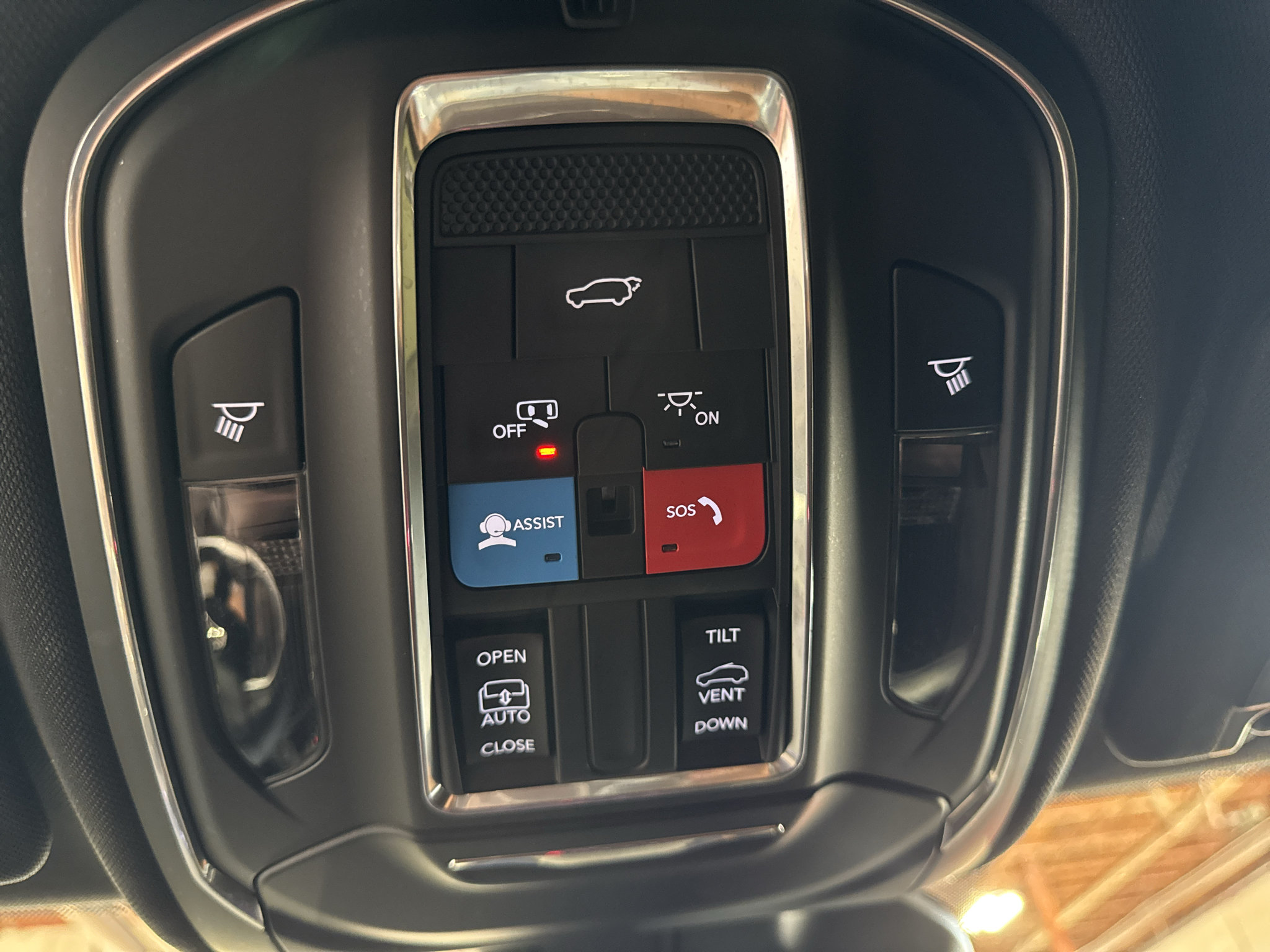 Used 2024 Jeep Grand Cherokee Altitude AWD/4WD image 9
