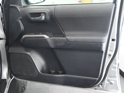 Used 2020 Toyota Tacoma TRD Off-Road image 23