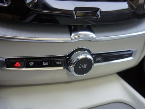 New 2025 Volvo XC60 B5 Plus w/ Protection Package Premier image 18