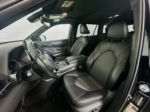Used 2021 Toyota Highlander XSE image 13