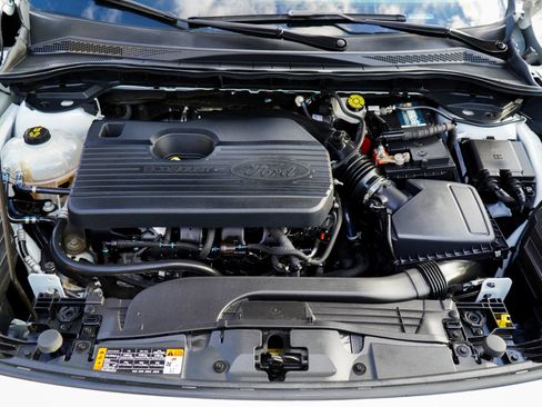 Used 2020 Ford Escape Titanium image 10