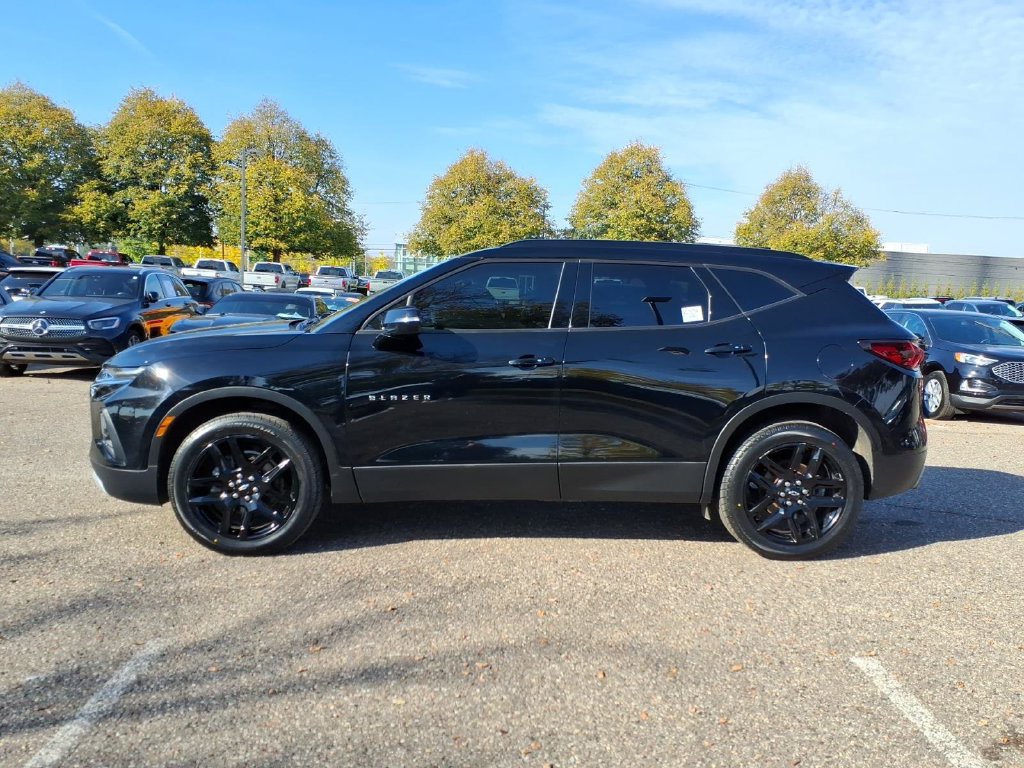 Used 2022 Chevrolet Blazer LT FWD image 2