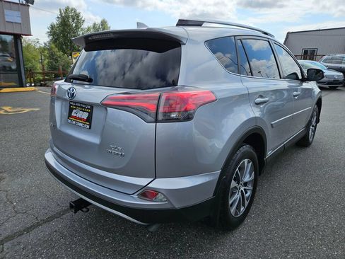 Used 2017 Toyota RAV4 XLE w/ Convenience Package AWD/4WD image 4