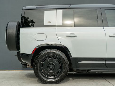 Used 2023 Land Rover Defender 110 image 29