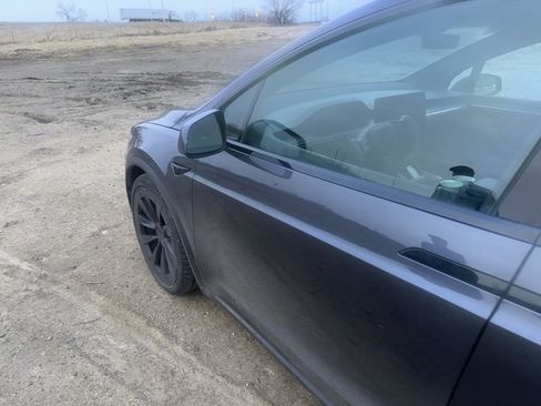 Used 2022 Tesla Model X image 10