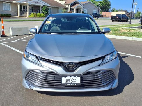 Certified 2019 Toyota Camry XLE FWD image 28