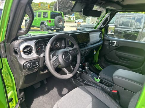 New 2025 Jeep Gladiator Sport image 16
