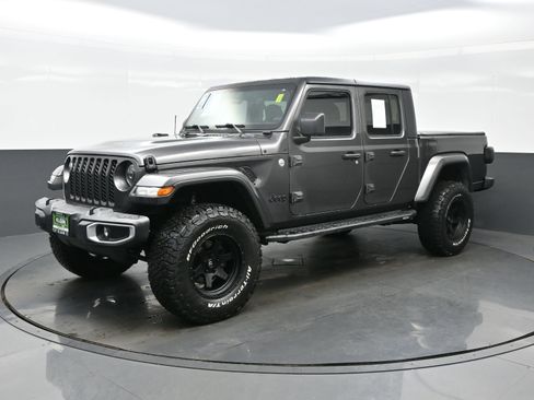Used 2021 Jeep Gladiator Sport image 2
