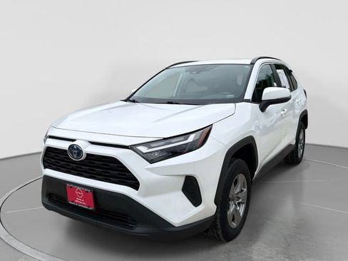 Used 2024 Toyota RAV4 XLE AWD/4WD image 8