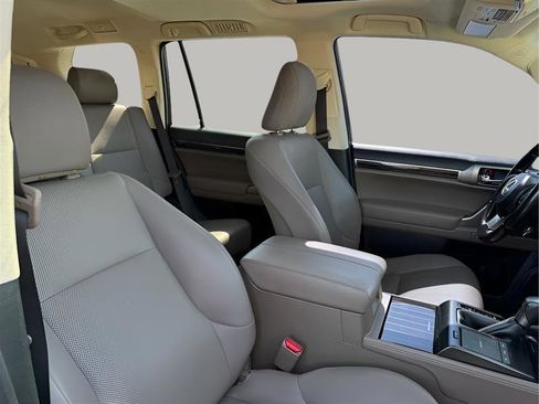Used 2022 Lexus GX 460 Premium w/ Accessory Package image 23