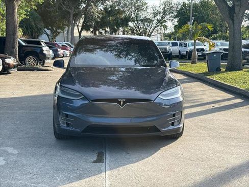 Used 2018 Tesla Model X 100D image 3