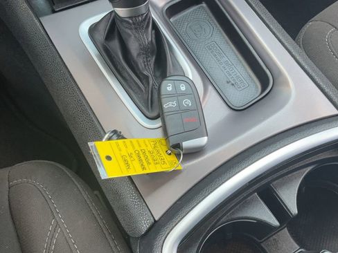 Used 2023 Dodge Charger SXT RWD image 25