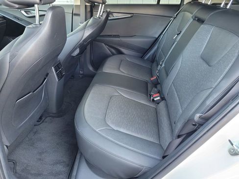 Used 2024 Kia Niro Wave w/ Wave Preserve Package FWD image 8