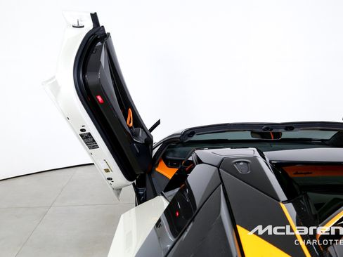 Used 2021 Lamborghini Aventador SVJ AWD/4WD image 12