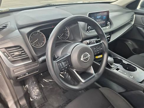 Used 2024 Nissan Rogue S image 10