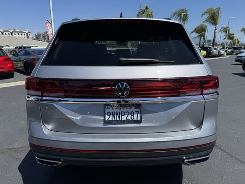 Used 2024 Volkswagen Atlas SE FWD image 12