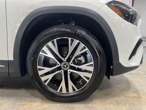 Used 2025 Mercedes-Benz GLA 250 4MATIC image 16