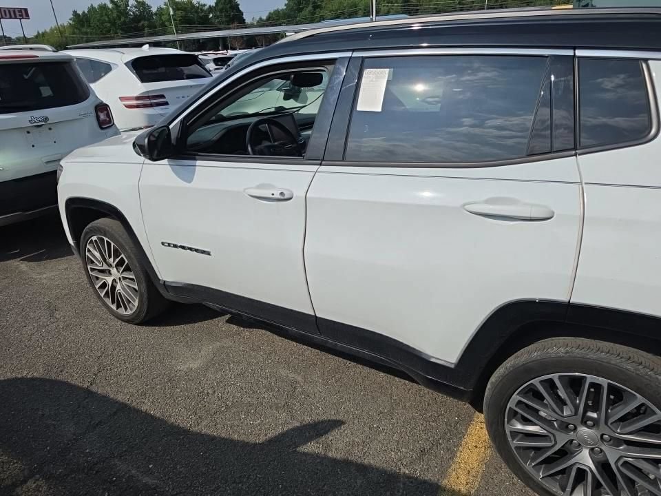 Used 2022 Jeep Compass Limited w/ Elite Group AWD/4WD image 4