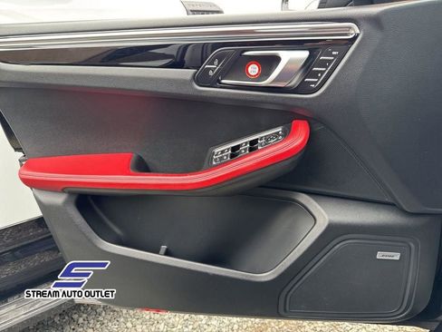 Used 2021 Porsche Macan S image 16