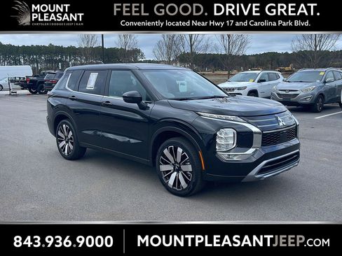 Used 2025 Mitsubishi Outlander SE image 1