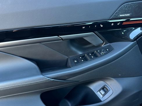 Used 2025 BMW 530i w/ M Sport Package image 12