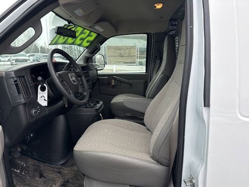 Used 2025 GMC Savana 3500 w/ Driver Convenience Package image 9