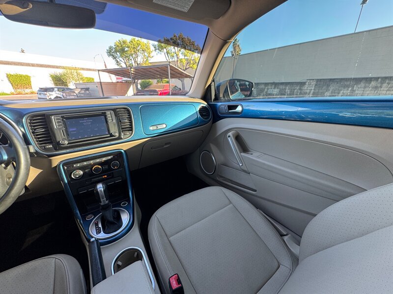 Used 2019 Volkswagen Beetle 2.0T SE FWD image 34