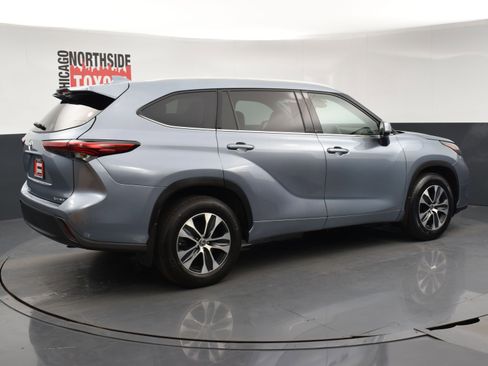 Used 2022 Toyota Highlander XLE image 4