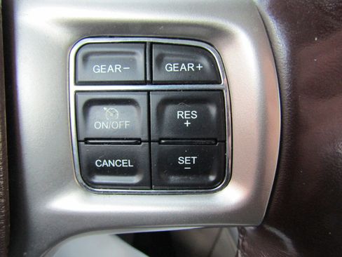 Used 2017 RAM 1500 Laramie image 30