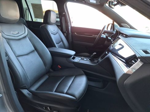 Used 2025 Cadillac XT6 Premium Luxury FWD image 24
