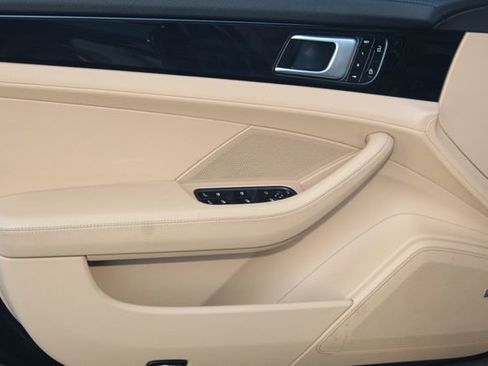 Used 2019 Porsche Panamera 4 image 22