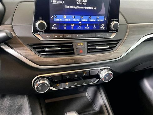 Used 2025 Nissan Altima 2.5 SV FWD image 24