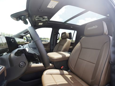 New 2026 Chevrolet Suburban High Country AWD/4WD image 9
