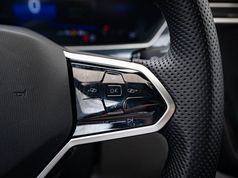 Used 2024 Volkswagen Tiguan SE R-Line image 26