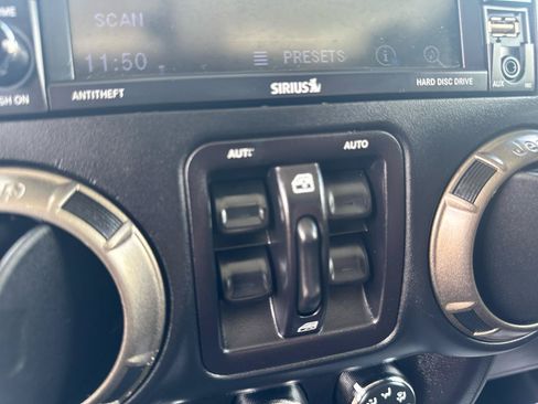 Used 2018 Jeep Wrangler Unlimited Sport AWD/4WD image 36
