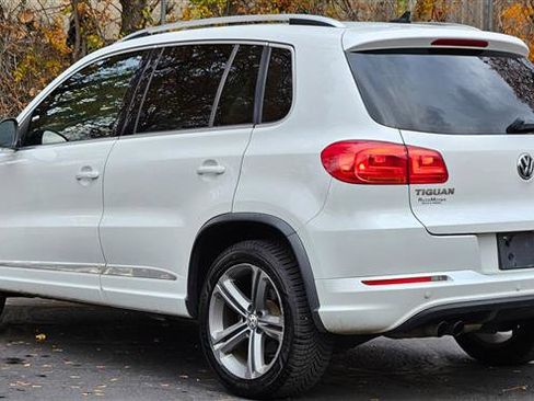 Used 2017 Volkswagen Tiguan Sport image 3