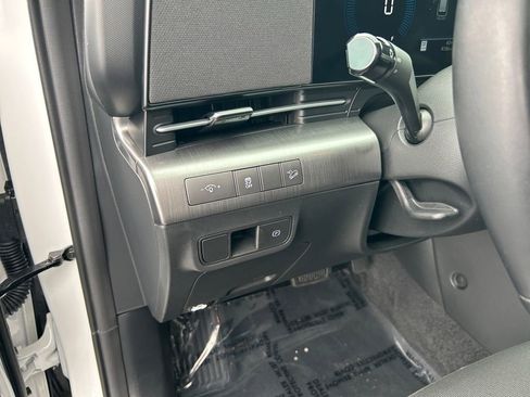 Used 2025 Hyundai Kona SEL FWD image 19