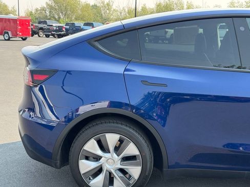 Used 2023 Tesla Model Y Long Range AWD/4WD image 9