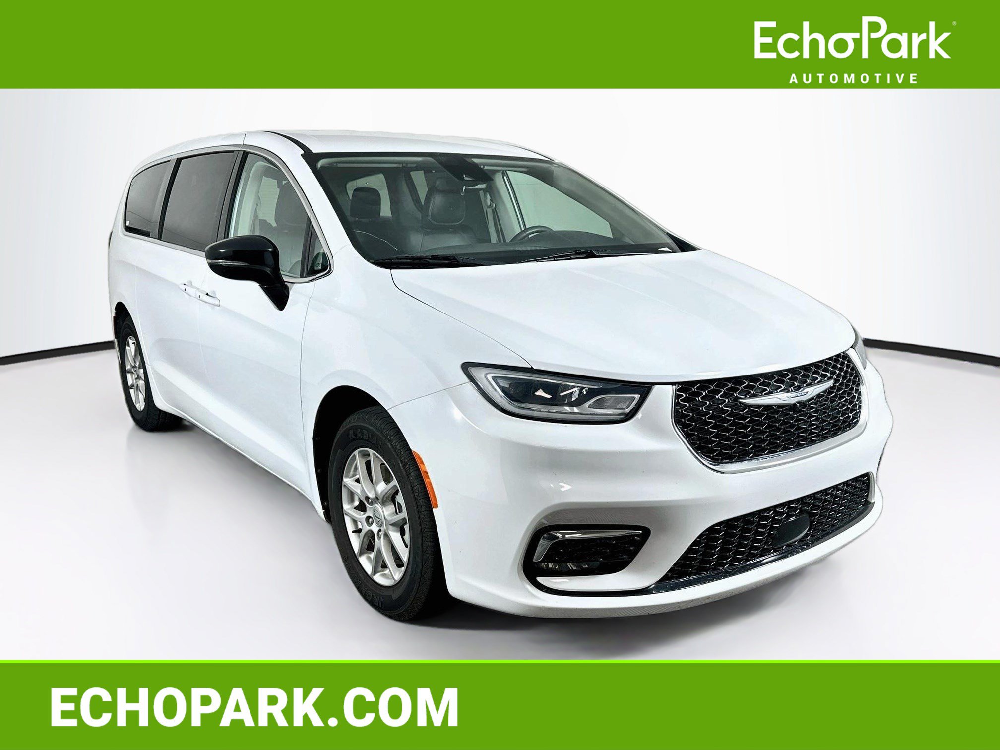 Used 2024 Chrysler Pacifica Touring-L FWD image 1