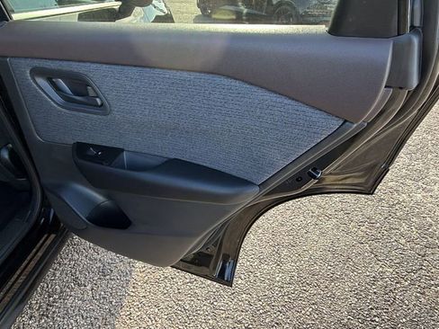 Used 2023 Nissan Rogue S image 17